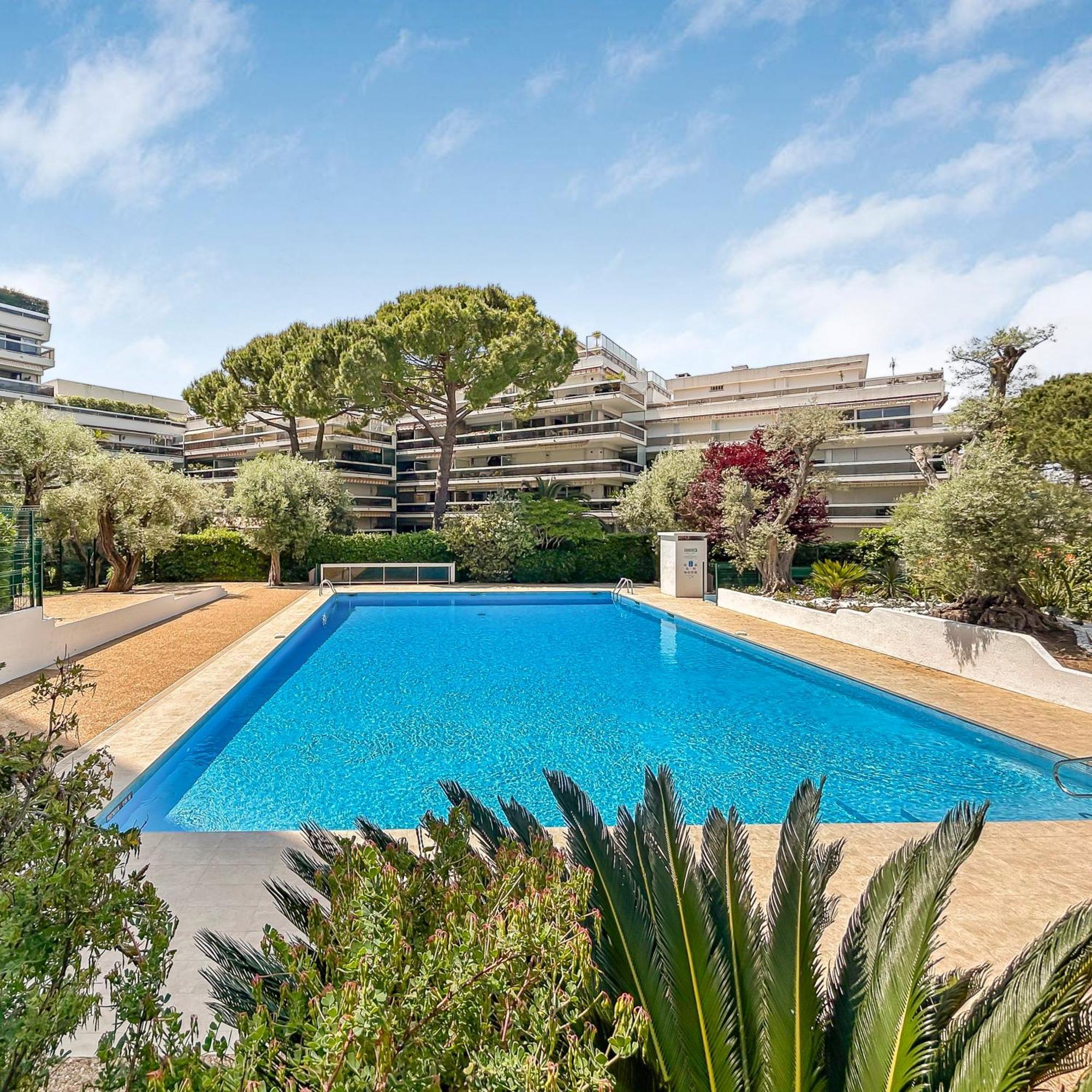 Joli Studio 4Pers Piscine Tout Confort Juan-les-Pins Luaran gambar
