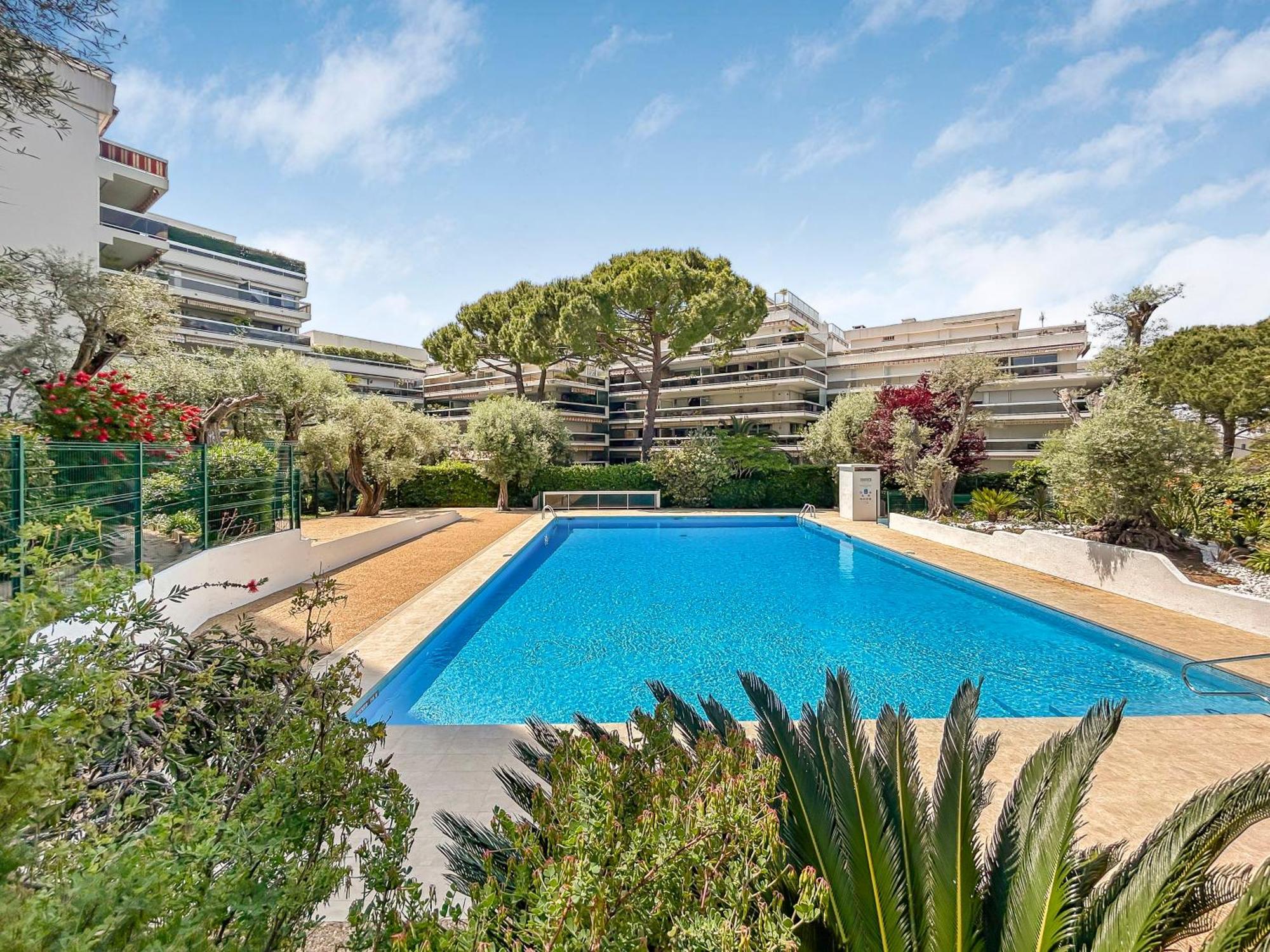 Joli Studio 4Pers Piscine Tout Confort Juan-les-Pins Luaran gambar
